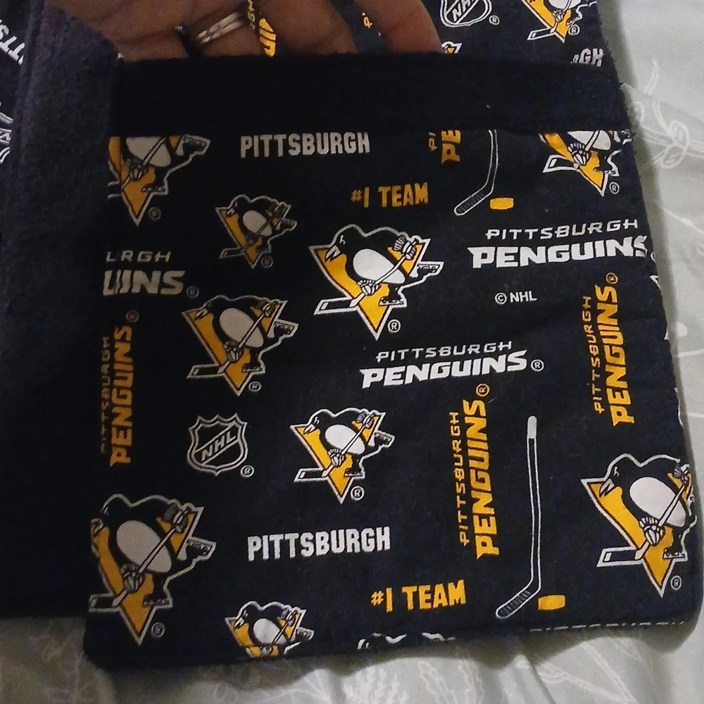 Handmade Pittsburgh Penguins Logo Unisex Scarf With Pockets For Hands